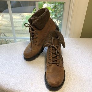 Earth Shoe Hiking Boots w/ faux fur